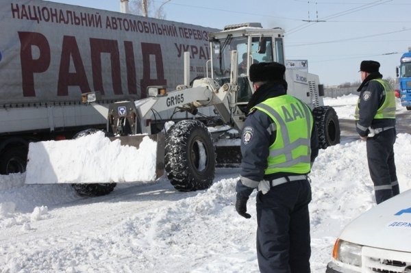 ДАІшники витягували з заметів фури. ФОТО